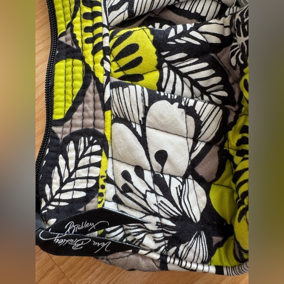 Vera Bradley Floral crossbody in Citron - Picture 3 of 4